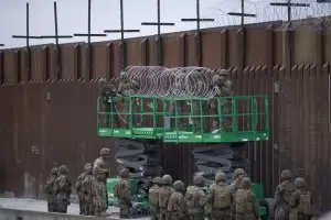 Пентагонът даде $1 млрд. 
за стената по границата с Мексико