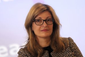 Външният ни министър Екатерина Захариева е дала интервю за германското