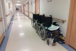 На фона на препоръки и анализи за раздутата болнична мрежа