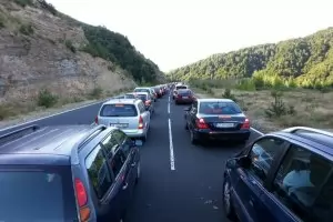 Между 1 и 3 часа се чака на "Маказа" за влизане в Гърция