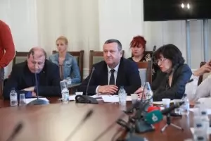 Депутатите ще задължат НОИ да смята пенсията по две формули