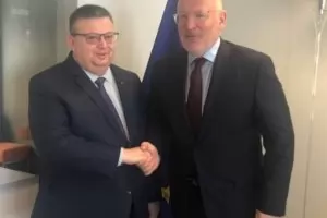 Цацаров разказа текущи разследвания на първия вицепрезидент на ЕК
