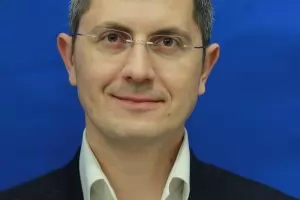 Румънският парламент спира дела за корупция във властта