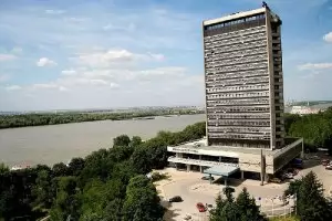 Хотел "Рига" настанявал нелегално туристи на етажи в ремонт