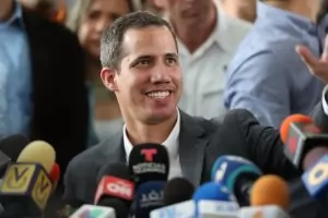 Гуайдо с подкрепа на военни сваля режима на Мадуро