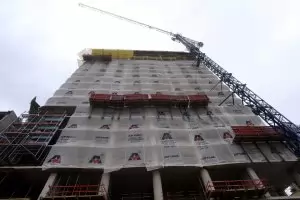 Съдът разреши строителството на небостъргача „Златен век“ да продължи