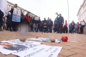 Имотният скандал премина в остра политическа фаза