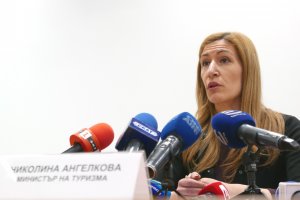 Еднодневна самолетна екскурзия с нощувка в петзвезден хотел на Слънчев