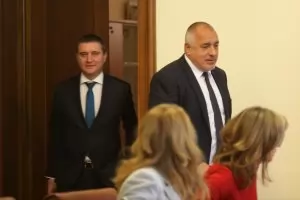 Партиите вече наддават с обещания за местния вот