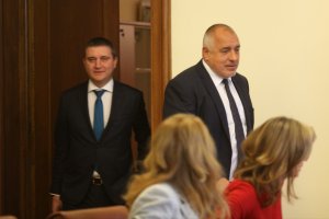 Eвроизборите току що приключиха а партиите веднага се впуснаха в ново