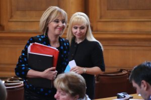 С лидер в оставка и неспирни вътрешни борби след провала