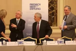 Финансовият министър пази бюджета като счетоводител