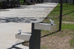 Моля да имате предвид че влаганото градско обзавеждане е предвидено