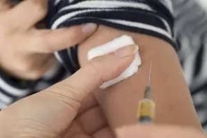 Над 1 милион българи смятат, че ваксините са част от световната конспирация