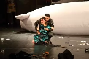 Русенският театър „долетя” в София с цепелин