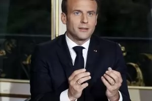  Париж ще прави конкурс за 
             възстановяването на "Нотр Дам"