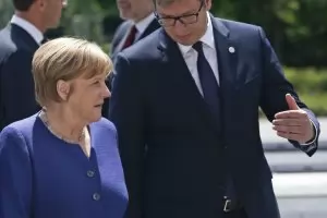 Меркел и Макрон помиряват Сърбия и Косово