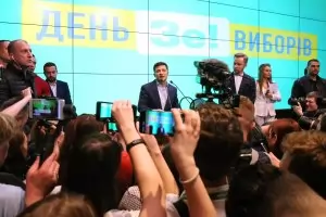 Новият украински президент се захваща с войната в Донбас