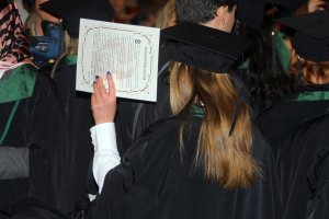 Ако завършите топ университет в чужбина и се върнете в България държавата