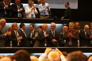 Нещо сериозно се случва в ДПС Иначе почетният му председател