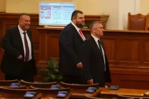 Пеевски получава две години заплата за един ден работа