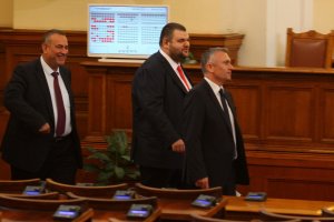 Същински антирекорд по неявяване на работа е отбелязал депутатът от