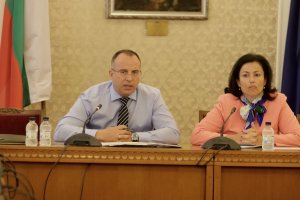 Заради управленска некомпетентност или умишлено оставена врата за злоупотреба санкции за