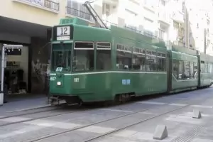 Бърз младеж спря трамвай, докато ватманката е за закуска