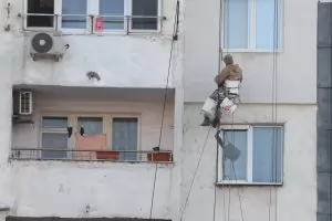 Поне 800 млн. лв. са откраднати от санирането