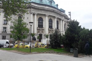 Две години и половина след като на университетите бе разрешено