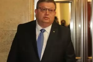 Цацаров поиска отстраняването на прокурор, обвинен за побой