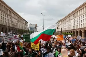 Няколко съсловия излизат на протест