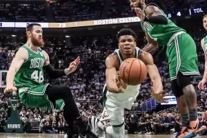 Гръцки национал изведе "Милуоки" до победа над "Бостън"