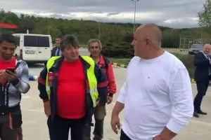 Борисов продължи предизборната борба от строежа на АМ "Хемус