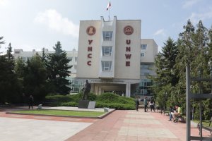 УНСС който се оплака че е пред фалит и веднага