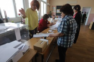 Въпреки че управляващите отмениха машинното гласуване и такова няма да