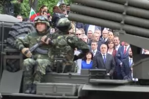 Военните предлагат парад за Гергьовден, но само с техника