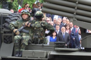 Военните предлагат да има все пак парад за 6 май