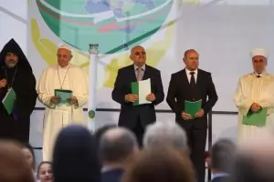 Папата събра в София представители на различни религии в молитва за мир