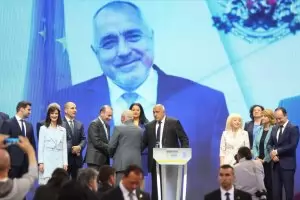 ГЕРБ удобно се намести на гърба на мълчаливото мнозинство