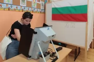 8 кандидата се впуснаха в надпреварата за машини за гласуване