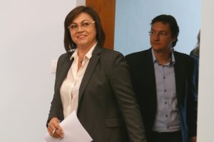 Вместо да поеме отговорността за изборната загуба с оставка лидерът