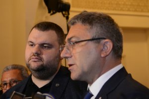 Централната избирателна комисия призна че Изборният кодекс не урежда начина на отказ