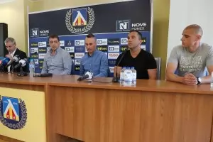 "Левски" се разделя с 11 футболисти