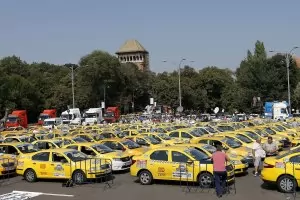 Таксиметровите шофьори в Румъния въстанаха срещу Uber