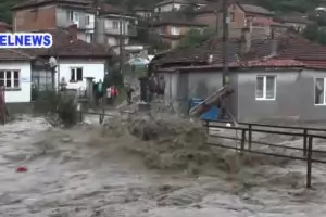 Бедствено положение в Котел заради придошлата река (видео)