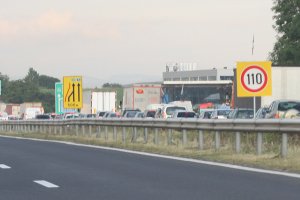 Автобус със сръбска регистрация катастрофира на АМ Тракия Той се е обърнал