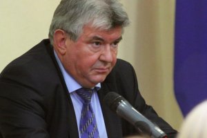 Вместо да се съобрази с критиките на бизнеса държавата показва