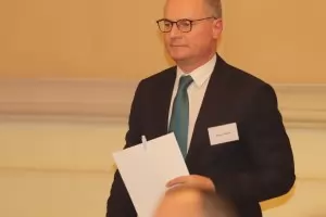 Лозан Панов обжалва акта на НАП за бунгало от 37 кв. м