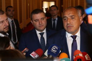 Притиснат от бушуващия скандал около надплатените милиони левове на партиите